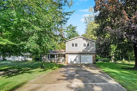 37 S Bear Lk, Muskegon, MI 49445
