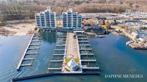 2964 Lakeshore # E403, Muskegon, MI 49441