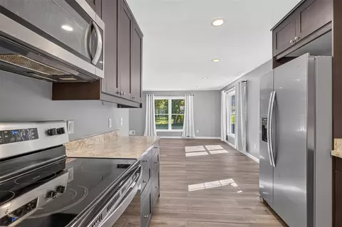 Kitchen - 6200 Brooklyn, Jackson, MI 49201 photo 5 of 6