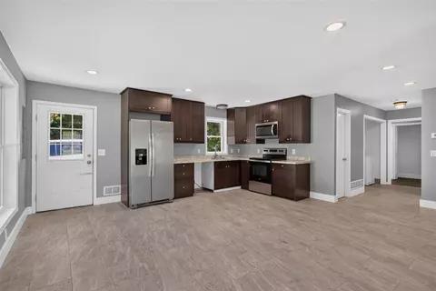 Entry Way - 6200 Brooklyn, Jackson, MI 49201 photo 2 of 3