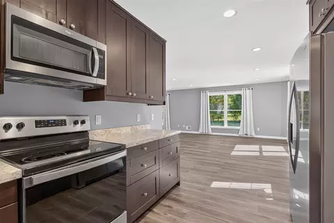 Kitchen - 6200 Brooklyn, Jackson, MI 49201 photo 4 of 6