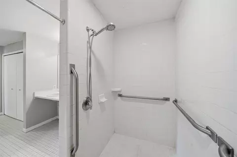 Bath - 1011 Backus, Jackson, MI 49202 photo 3 of 5