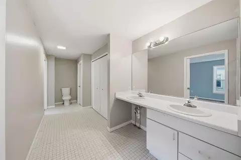 Bath - 1011 Backus, Jackson, MI 49202 photo 2 of 5
