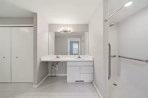 Bath - 1011 Backus, Jackson, MI 49202 photo 1 of 5