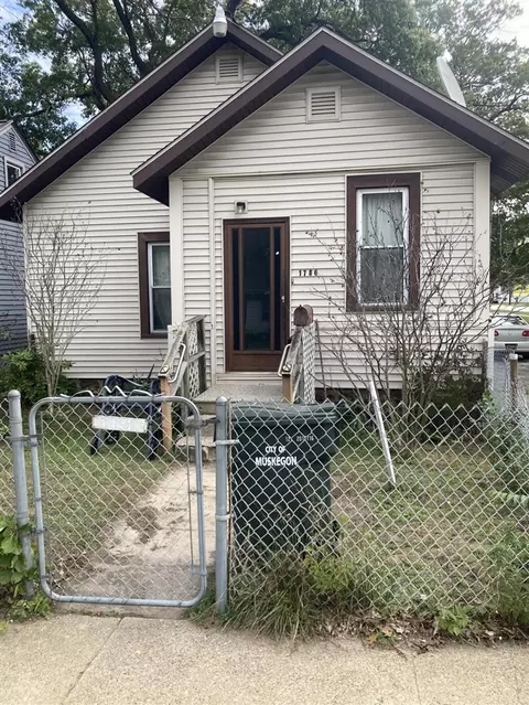 1786 Wood, Muskegon, MI 49442