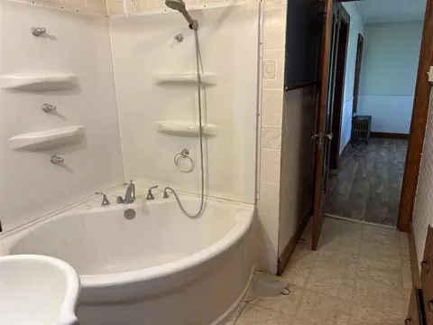 Bath - 1100 Canaris, Constantine, MI 49042 photo 1 of 1
