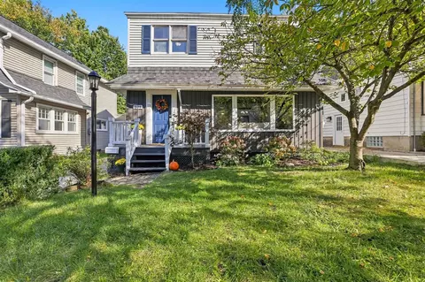 324 Gladstone, East Grand Rapids, MI 49506