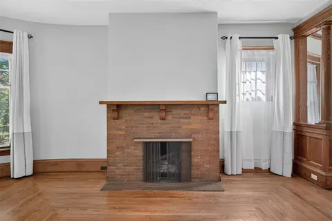 Living - 332 Edward, Jackson, MI 49201 photo 4 of 9