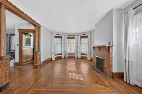 Living - 332 Edward, Jackson, MI 49201 photo 5 of 9