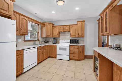 Kitchen - 332 Edward, Jackson, MI 49201 photo 3 of 4