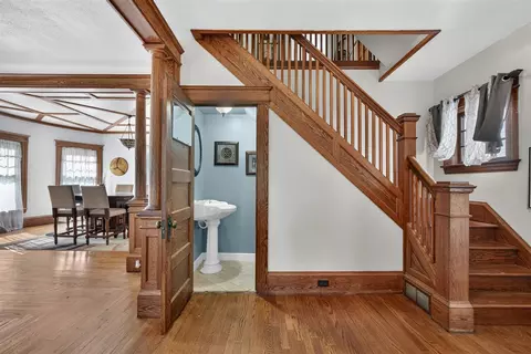 Entry Way - 332 Edward, Jackson, MI 49201 photo 4 of 5
