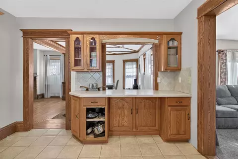 Entry Way - 332 Edward, Jackson, MI 49201 photo 2 of 5