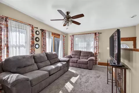 Living - 332 Edward, Jackson, MI 49201 photo 8 of 9