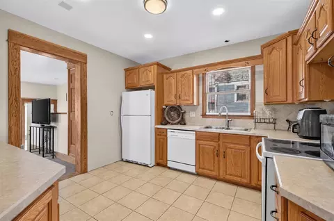 Kitchen - 332 Edward, Jackson, MI 49201 photo 1 of 4