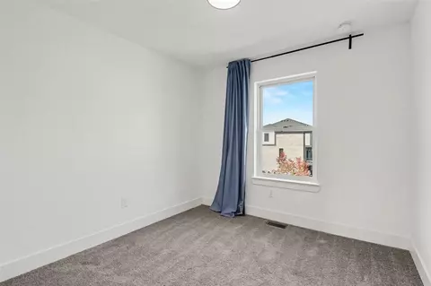 Bedroom - 2921 Summers, Troy, MI 48084 photo 6 of 8