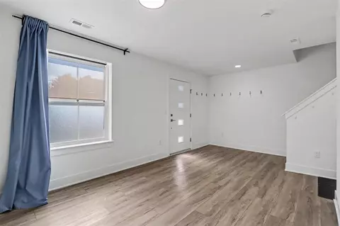 Living - 2921 Summers, Troy, MI 48084 photo 1 of 3