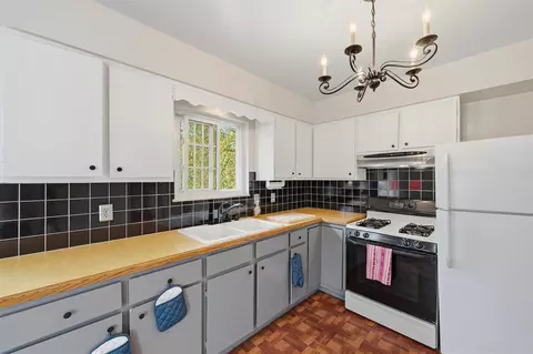 Kitchen - 8499 Huron Riv, Dexter, MI 48130 photo 3 of 5