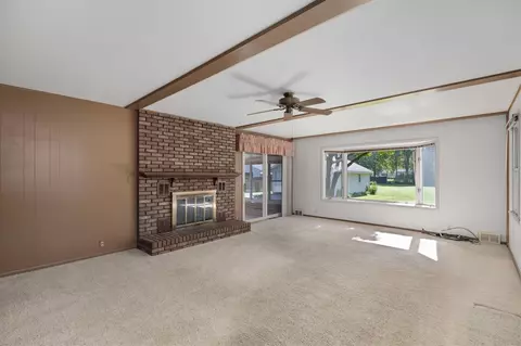 Living - 854 Vanderpool, Troy, MI 48083 photo 8 of 10