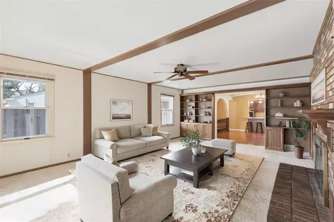 Living - 854 Vanderpool, Troy, MI 48083 photo 4 of 10