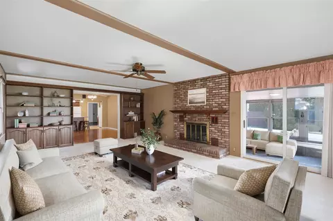 Living - 854 Vanderpool, Troy, MI 48083 photo 3 of 10