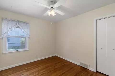 Bedroom - 854 Vanderpool, Troy, MI 48083 photo 5 of 6