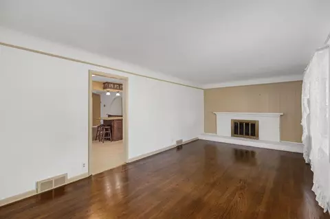 Living - 854 Vanderpool, Troy, MI 48083 photo 5 of 10