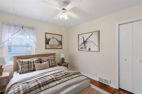 Bedroom - 854 Vanderpool, Troy, MI 48083 photo 2 of 6