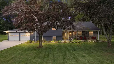 6388 Sycamore Blf, Coloma, MI 49038