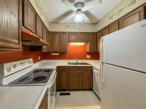 Kitchen - 384 Maple, Coloma, MI 49038 photo 2 of 2