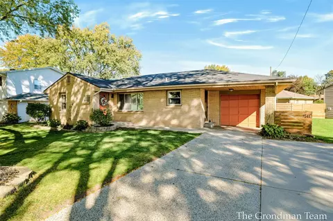 2141 Apple, Grand Rapids, MI 49504