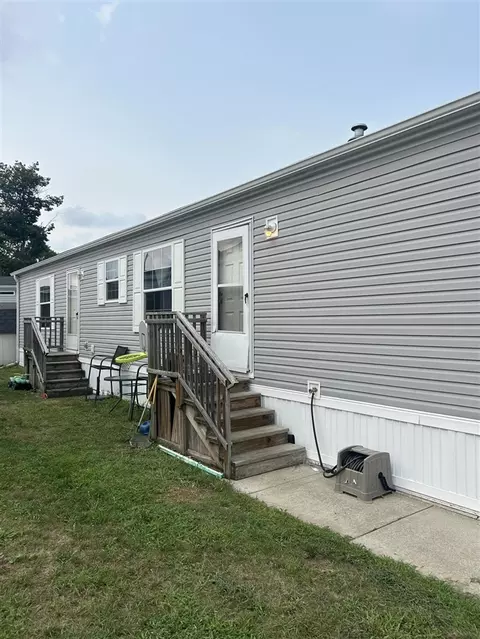 71 Southbrook, Grand Rapids, MI 49548
