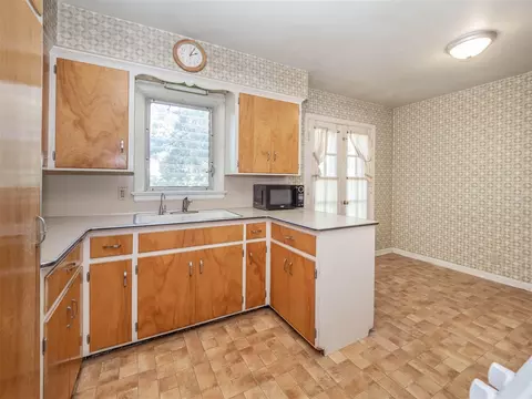 Kitchen - 403 E Glenguile, Parchment, MI 49004 photo 3 of 3
