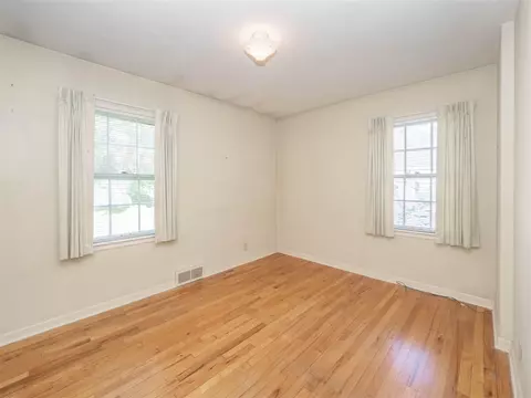 Bedroom - 403 E Glenguile, Parchment, MI 49004 photo 3 of 3