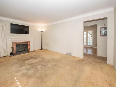 Living - 403 E Glenguile, Parchment, MI 49004 photo 1 of 2