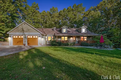 8319 Pine Is, Comstock Park, MI 49321