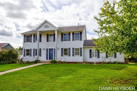 7044 Summit Hl, Caledonia, MI 49316