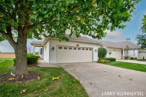 1320 St Andrews #53, Holland, MI 49423