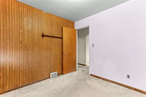 Bedroom - 18272 Oak, Eastpointe, MI 48021 photo 2 of 5