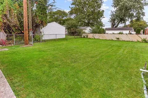 Exterior - 18272 Oak, Eastpointe, MI 48021 photo 7 of 9