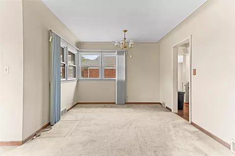 Living - 18272 Oak, Eastpointe, MI 48021 photo 3 of 5