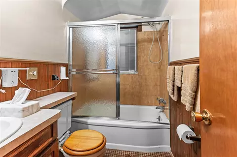 Bath - 18272 Oak, Eastpointe, MI 48021 photo 3 of 4