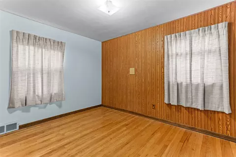 Bedroom - 18272 Oak, Eastpointe, MI 48021 photo 1 of 5
