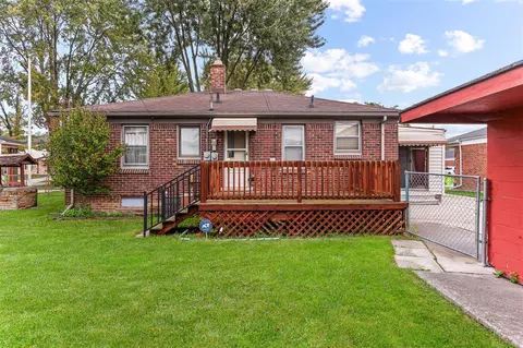Exterior - 18272 Oak, Eastpointe, MI 48021 photo 6 of 9