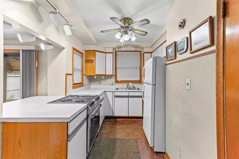 Kitchen - 18272 Oak, Eastpointe, MI 48021 photo 1 of 1
