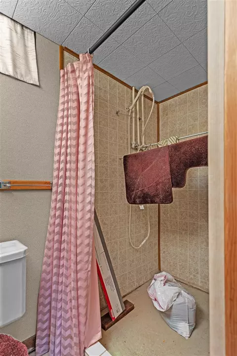 Bath - 18272 Oak, Eastpointe, MI 48021 photo 4 of 4
