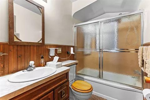 Bath - 18272 Oak, Eastpointe, MI 48021 photo 1 of 4