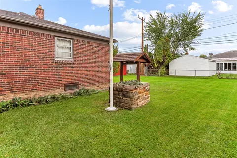 Exterior - 18272 Oak, Eastpointe, MI 48021 photo 3 of 9