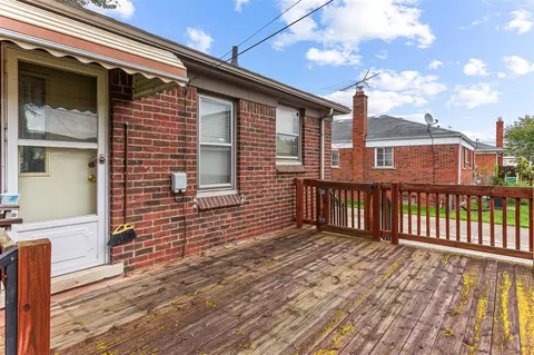 Exterior - 18272 Oak, Eastpointe, MI 48021 photo 2 of 9