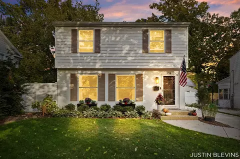 714 Rosewood, East Grand Rapids, MI 49506