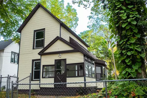 1043 Sigsbee, Grand Rapids, MI 49506